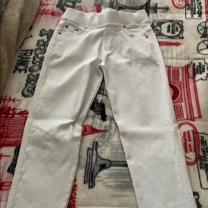 White no zipper jeggings.